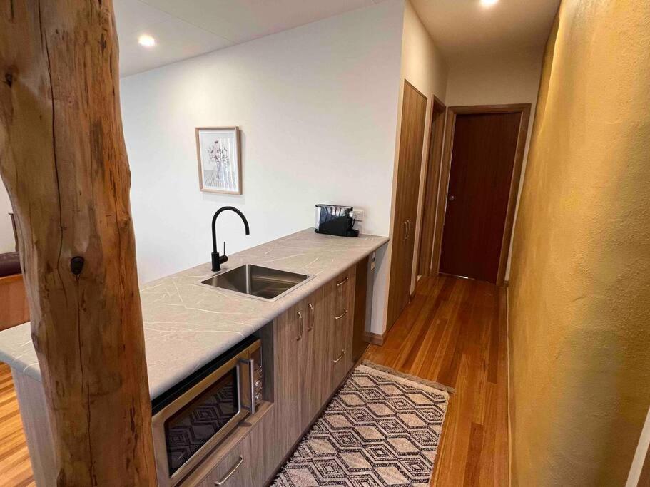 Amaroo With A View Set On A 50 Acre Hobby Farm Apartment Collinsvale ภายนอก รูปภาพ